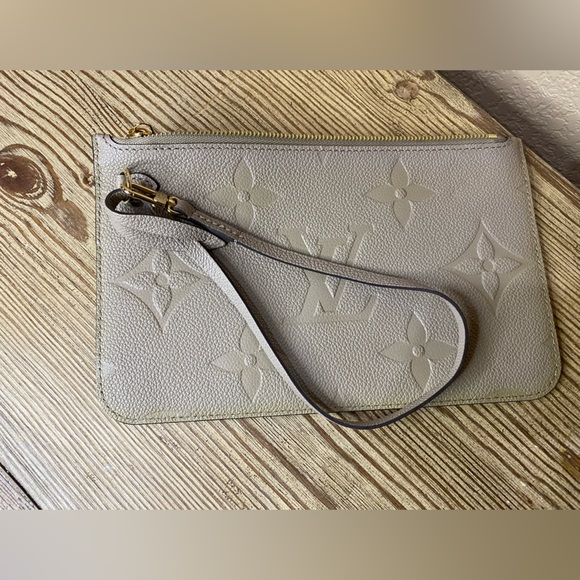 Louis Vuitton Neverfull MM Pouch Authentic - Picture 9 of 16